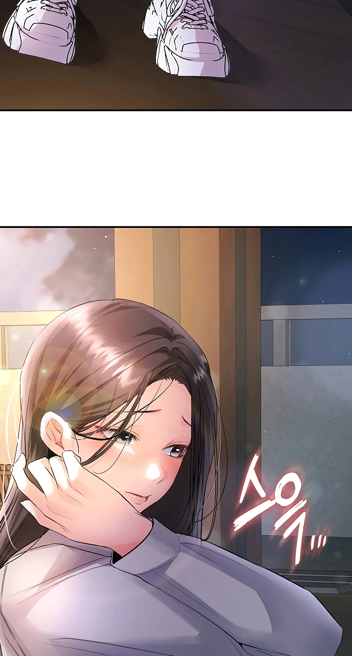 I'm the only guy in the massage parlor. Chapter 13 page 18 - 