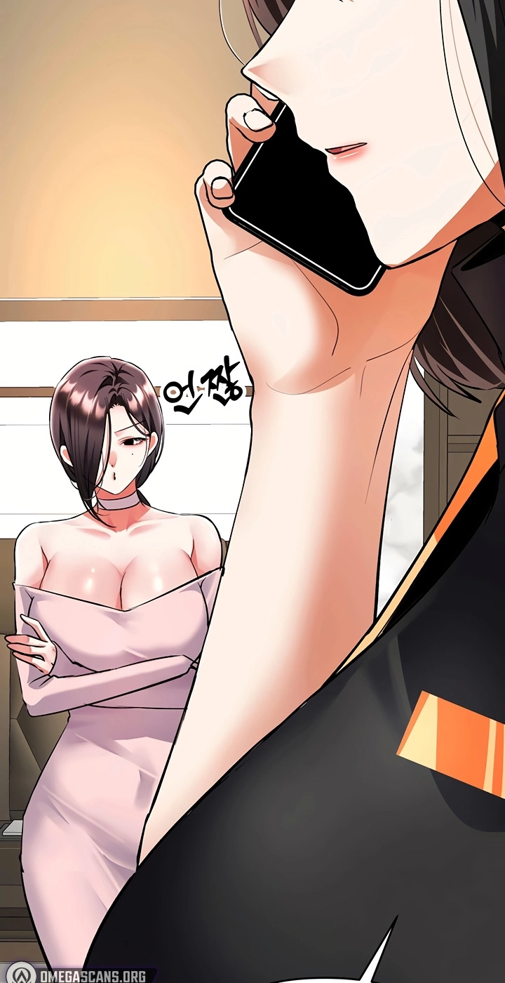 I'm the only guy in the massage parlor. Chapter 25 page 87 - 